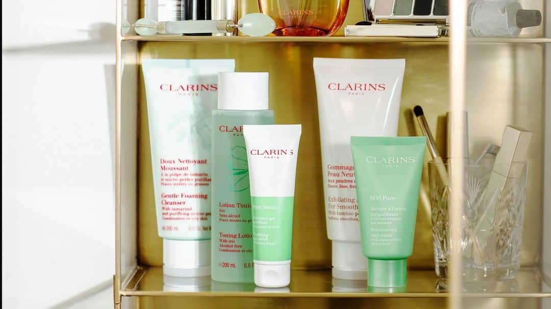 ClarinsUKさんのインスタグラム写真 - (ClarinsUKInstagram)「Banish unwanted shine with our ultimate mattifying, purifying routine: 💚 Gentle Foaming Cleanser with Tamarind 💚 Toning Lotion with Iris 💚 Pure Scrub 💚 Exfoliating Body Scrub for Smooth Skin 💚 SOS Pure Mask #ClarinsScrubs #ItsAllAboutYou」8月5日 16時25分 - clarinsuk