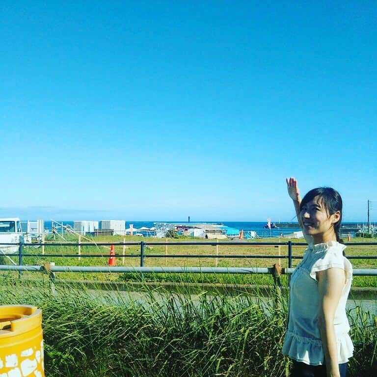 のインスタグラム：「ロケで初茅ヶ崎に！  #唐揚げ #おいしい #あの人が食べた #サザン #BGM #海 #日焼け #ロケ #アナウンサー #フリーアナウンサー」