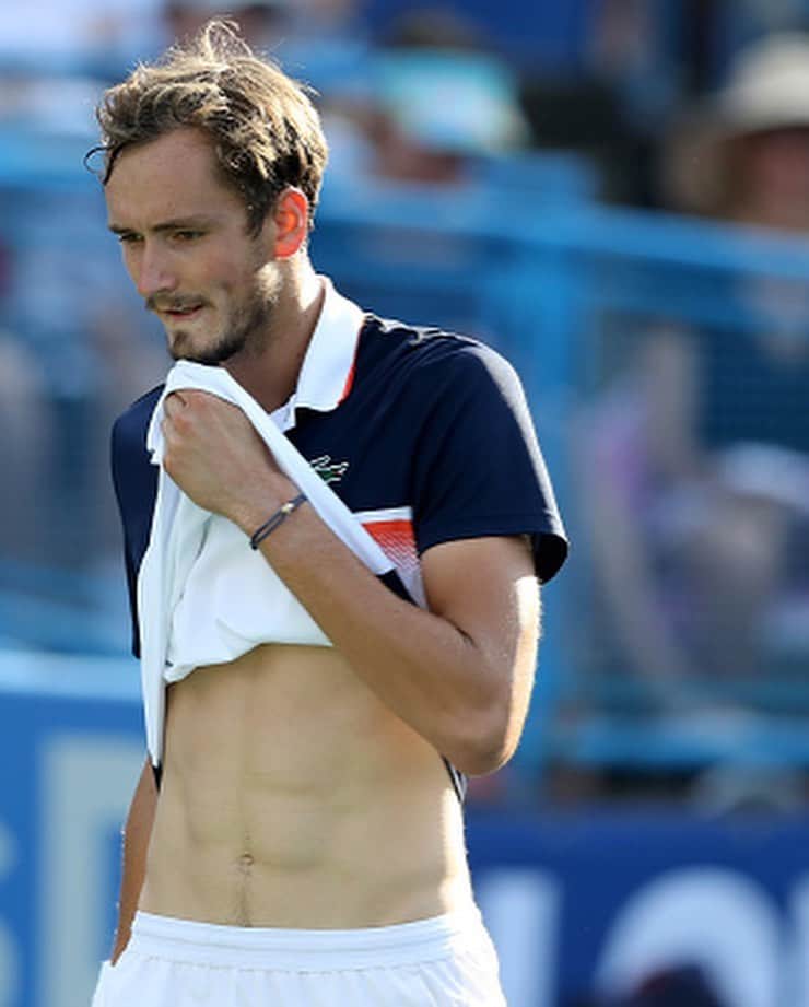ダニール・メドベージェフさんのインスタグラム写真 - (ダニール・メドベージェフInstagram)「Thanks @citiopen 🇺🇸💪🏻 Will keep working for more , see you next year 🔜🌎 // Спасибо @citiopen 🇺🇸💪🏻 Работаем, до следующего года 🔜🌎 @lacoste @tecnifibre #usa #washington #tennis #atp」8月5日 16時35分 - medwed33