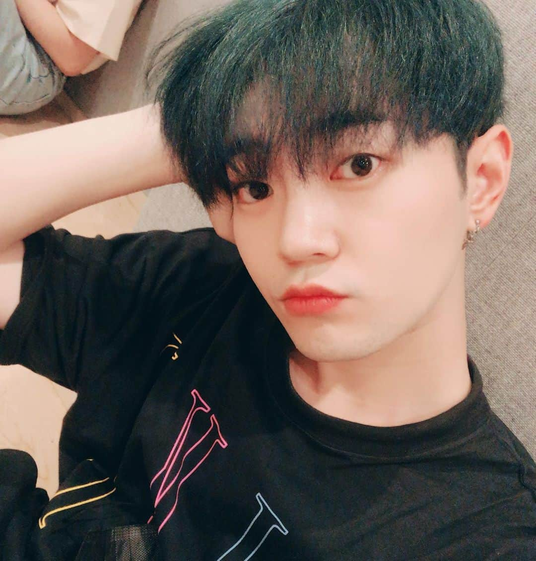 UP10TIONさんのインスタグラム写真 - (UP10TIONInstagram)「🥰 #업텐션 #UP10TION#Bitto#연습실 #비토」8月5日 16時41分 - u10t_official