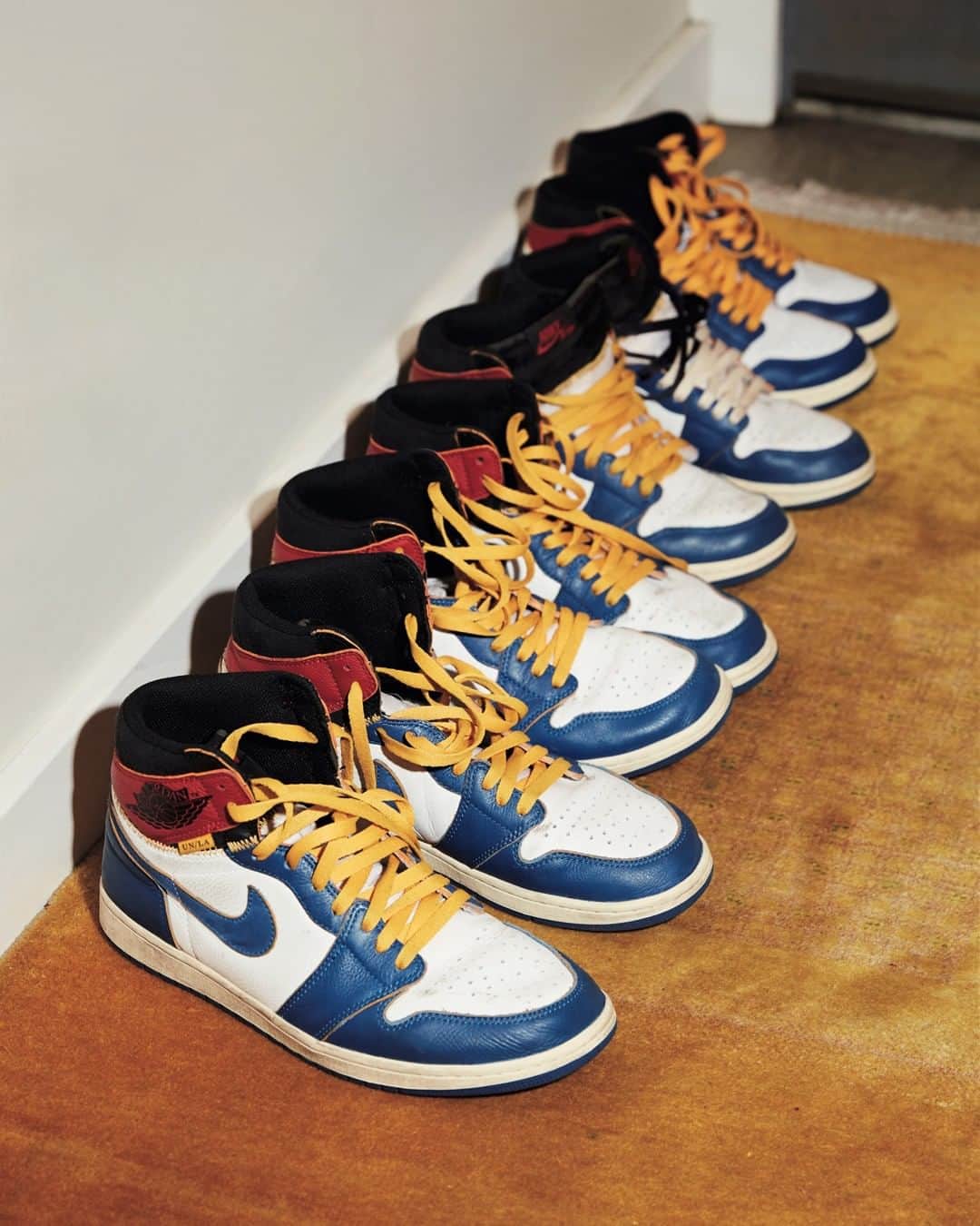 GQ JAPANさんのインスタグラム写真 - (GQ JAPANInstagram)「クリス・ギブスの家には2018年11月に発売され、即完売したコラボモデル、ユニオン・ロサンゼルス × ナイキ・エアジョーダン１ ハイが並ぶ（米版GQ） #Union #Sneaker #GQUS #Union #jordan #unionnikejordan #airjordan1  Photo: Shaughn And John」8月5日 16時53分 - gqjapan