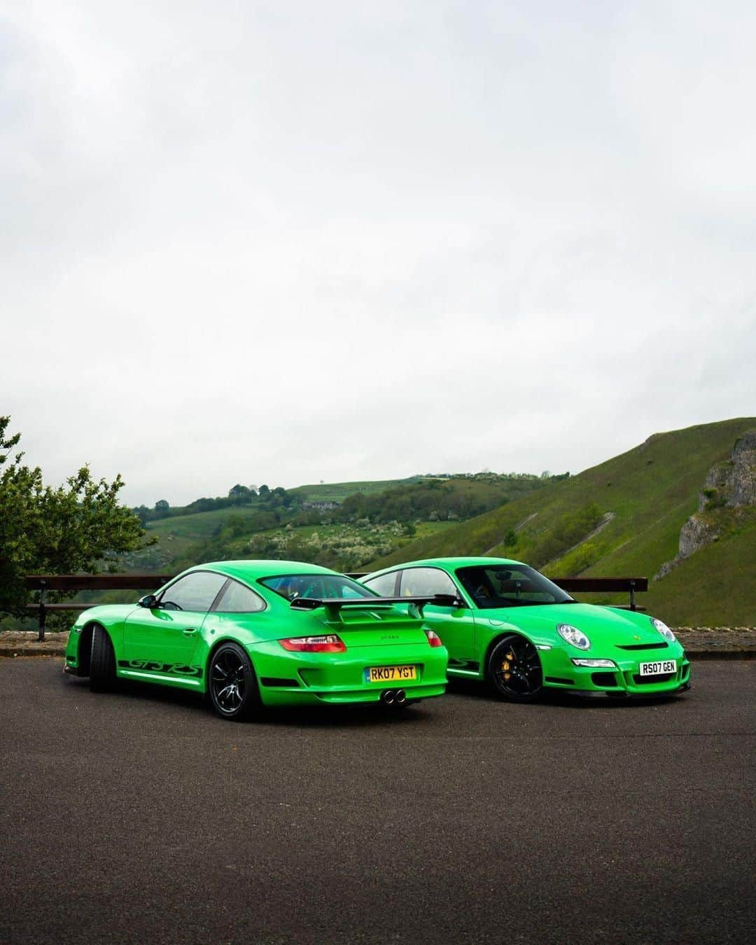 Porscheさんのインスタグラム写真 - (PorscheInstagram)「This time, the grass is greener over here. #Porsche #PorscheMoment #GT3RS (📸: @danbarnettmedia)」8月5日 17時00分 - porsche