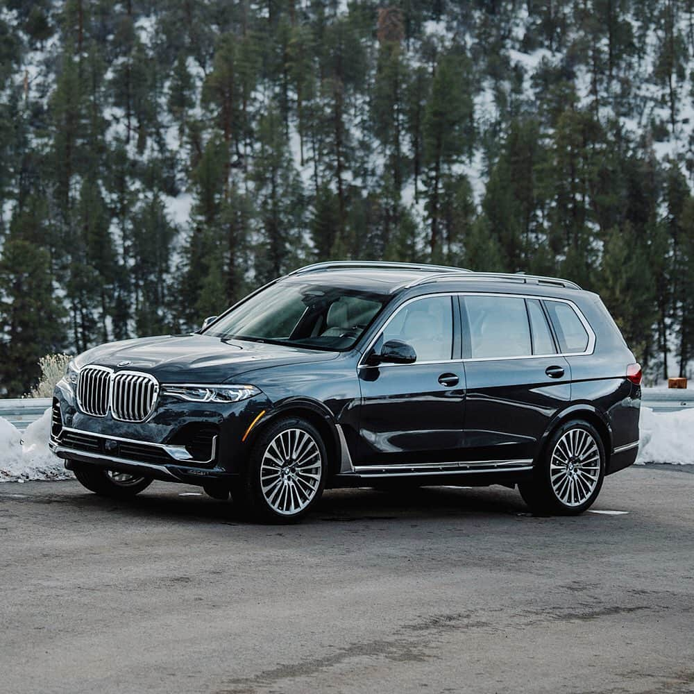 BMW Japanさんのインスタグラム写真 - (BMW JapanInstagram)「. "THE X7." 雄大な自然の中でオーラを放つ最高峰ラグジュアリーSUV ニュー BMW X7、登場。 . 常に最適なコンディションを実現するアダプティブ・サスペンション等の先進の走行性能、最先端の運転支援技術、そして優美な車内空間が、あなたの旅をさらに上質でラグジュアリーなものにします。 . #THEX7 . #BMW #駆けぬける歓び #BMWJapan #BMWWorld #BMWPost #BMWgram #BMWlovers #BMWlife #BMWlove #BMWforlife #BMWcar .」8月5日 17時01分 - bmwjapan