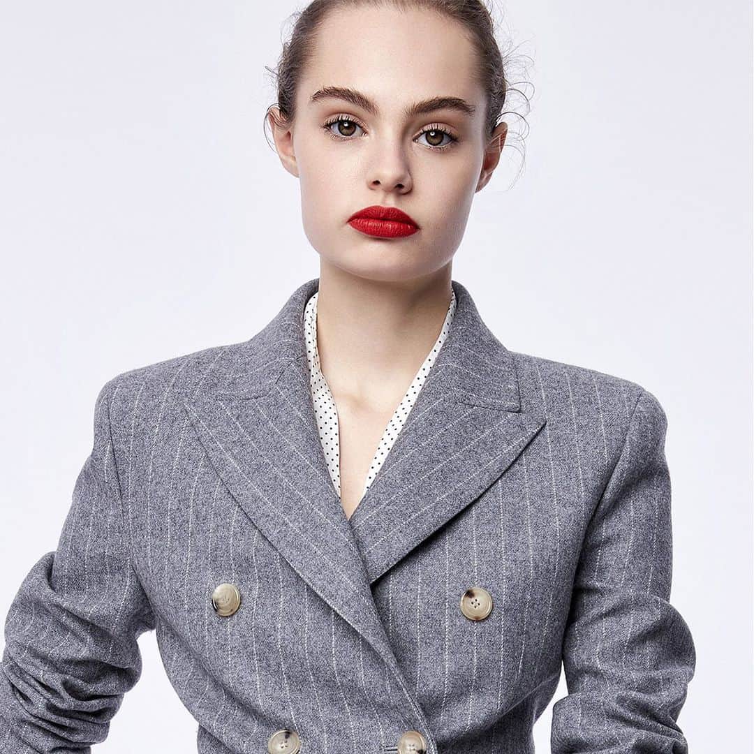 のインスタグラム：「Ready to talk business! #ScervinoPreFall19 flannel double-breasted suit. . . #ErmannoScervino #sartorial #prefall19 #prefall #handmade #lookbook #precollection #madeinitaly #womenswear #suit #womansuit #graysuit」