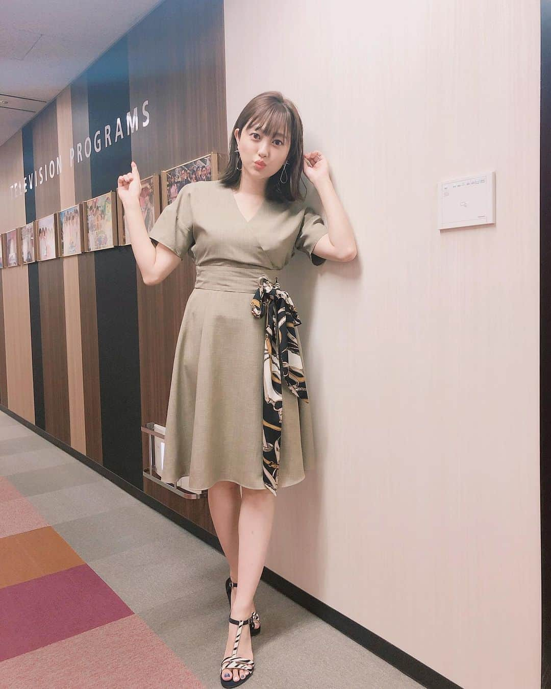 菊地亜美さんのインスタグラム写真 - (菊地亜美Instagram)「. もうすぐLive News It！生放送🥰💐 ふーー暑いねえ〜🥵🔥 . なぜか今日放送の沢山あるから観てね🌈 中居くん決めてはちょっと前に撮ったんだけど、これまた何故かこの時顔がパンパンで浮腫んでるけど気にしないでね🥺 8/5 フジテレビ 17:25頃出演「Live News It！」 8/5  TBS  19:00-21:00「立派なおウチにピンポンしてみた」 8/5  TBS 23:56-24:55「中居くん決めて」 8/5  読売テレビ 25:00-26:00「金のうぶ声」」8月5日 17時05分 - amikikuchi0905