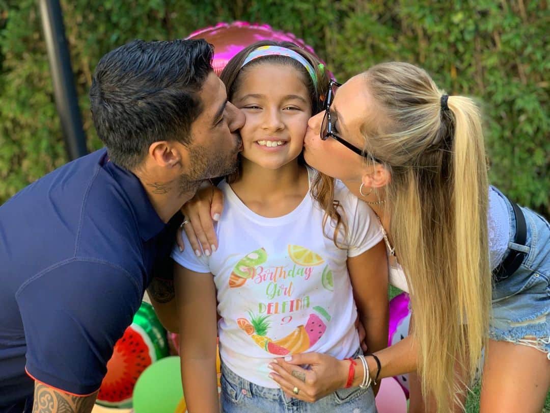 ソフィア・バルビのインスタグラム：「Nuestra bebè crece y crece! 😂😂 FELIZ CUMPLE, FELIZ VIDA REINA TE AMAMOS!」