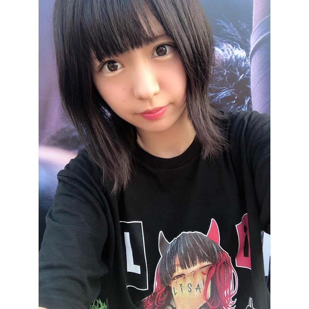 朝倉ゆりさんのインスタグラム写真 - (朝倉ゆりInstagram)「#ロッキン 行ってきました！！！ 藍ちゃんとLiSAさんTシャツで👕❤️ 一日中太陽浴びてたの久しぶり、、！ ROCKを身体いっぱい感じました！！！ #BiSH さん#miwa さん #LiSA さん #ヤバイtシャツ屋さん さん #HYDE さん アイドルさん、アーティストさん本当に皆様かっこよすぎました！！！ #RIJF また行きたい！！！ #ROCKINJAPANFESTIVAL #ROCK #live #music #fes #festival」8月5日 17時33分 - eb_loverinko