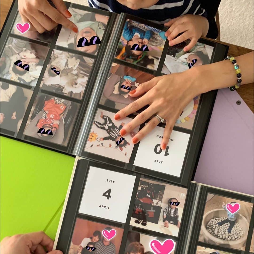 のインスタグラム：「たまに、家族でアルバスの写真を見返すと、懐かしくて、小さくて、没頭して見入ってしまいます👶いつしか息子は、自分の写真を見て「赤ちゃん！」と言えるように。。。 成長したのだなぁ😭✨こうして、一緒に見れる日が来るとは感慨深いです🌈  引き続き、アルバスで毎月の成長を刻んでいければと思います😊⭐️ 丁寧にアルバムに写真を入れてくれてるのはパパ❤️ありがとう。  招待コードを利用すると無料で枠が1枚増えます。ぜひ、ご利用ください😊✨ →Y8L  #albus_is #pr」