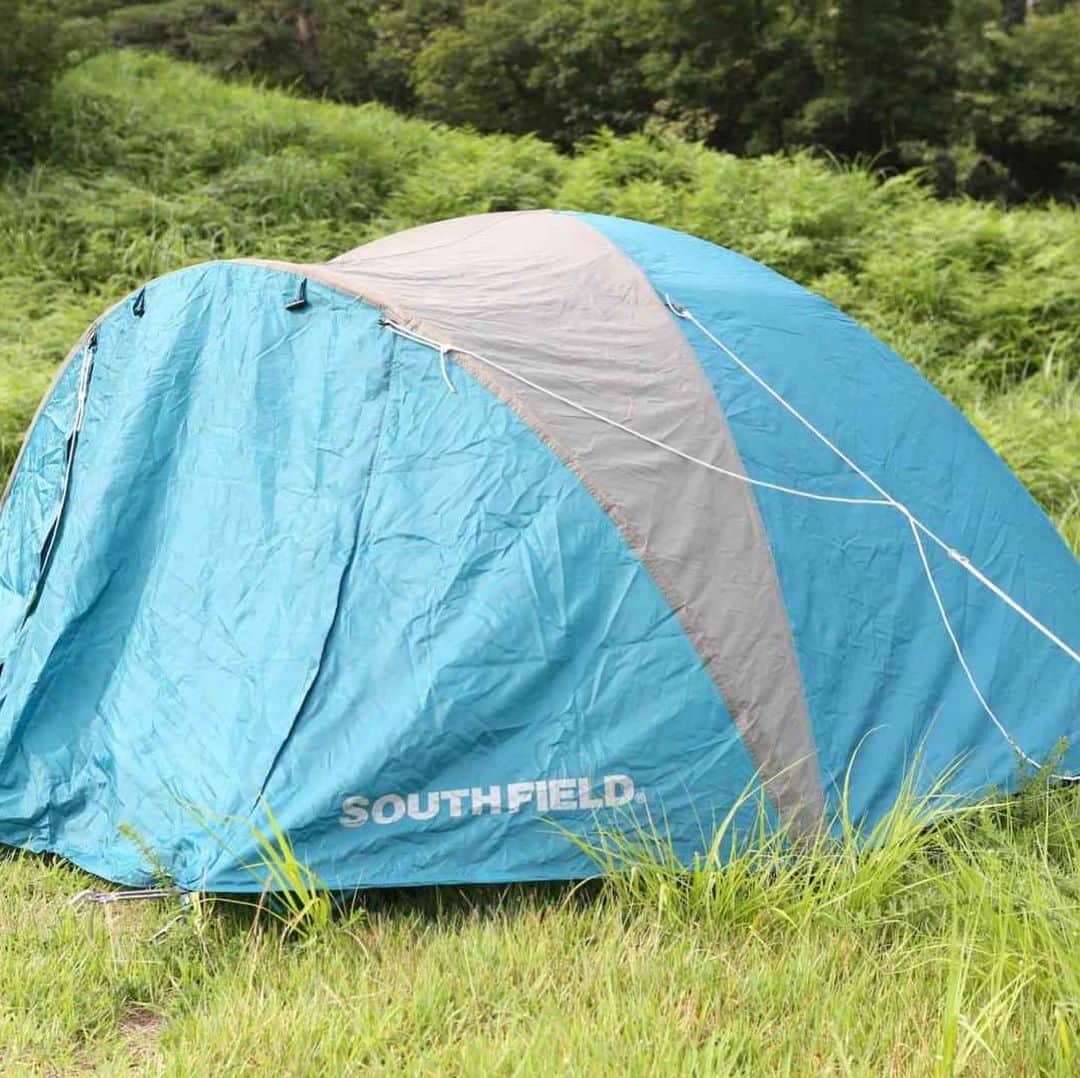 キャンプ情報サイト［ランタン］さんのインスタグラム写真 - (キャンプ情報サイト［ランタン］Instagram)「CAMP SMILE STYLE ／ バイクで行ってみたくて 始めたキャンプも早15年 ＼ いろんなキャンパーのキャンプスタイルを現地取材と一般キャンパーからの投稿で数多く掲載してます。 . . 詳しくは @lantern.camp  webサイトをご覧ください . . #camp #camping #outdoor #travel #trip #lantern_smile #nature #キャンプ #キャンプ用品 #アウトドア #テント #自然 #旅行 #キャンプ初心者  #キャンプ好きな人と繋がりたい #サウスフィールド #ツインバーナー #286a #マキノ高原キャンプ場 #コールマン」8月5日 17時54分 - lantern.camp