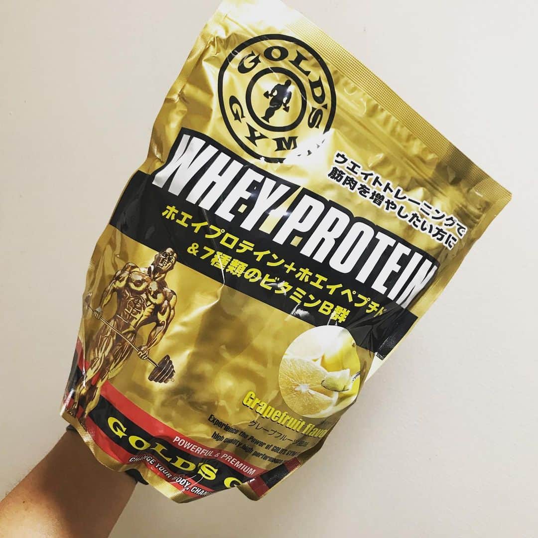 宇野薫のインスタグラム：「期間限定グレープフルーツ風味！！ #プロテイン #ゴールドジムサプリメント #期間限定 #期間限定に弱い」