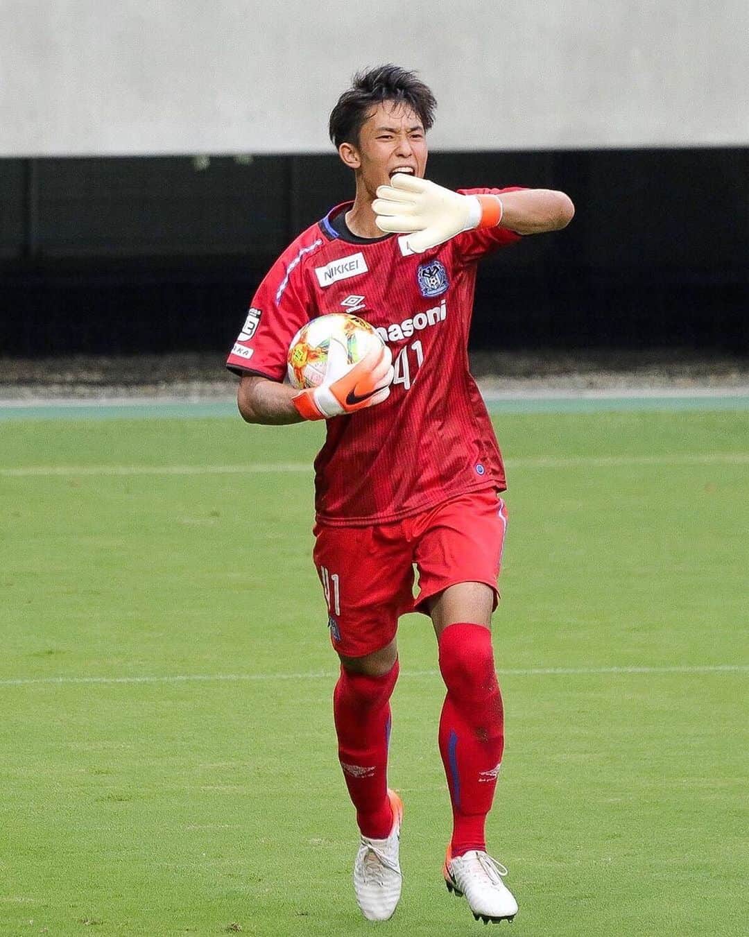 谷晃生さんのインスタグラム写真 - (谷晃生Instagram)「先日3ヶ月ぶりに復帰しました❗️ 怪我が続いて長いリハビリの日々で色々な思いをしましたが、サッカーできる幸せを忘れずに、またここから頑張って行きたいと思います。  #まだまだこれから  #ガンバ大阪」8月5日 17時51分 - koseitani_00