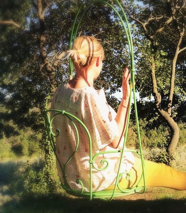 エマニュエル・ベアールのインスタグラム：「#enjoyyourholiday ☀️💛 belles vacances」