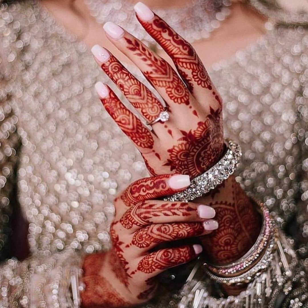 Indianstreetfashionさんのインスタグラム写真 - (IndianstreetfashionInstagram)「All bling and we love it ✨ #indianstreetfashion @indianstreetfashion #indianwedding  #wedding #weddingsofinstagram #instawedding  #indianwedding #bridesofindia #bridesofinstagram #indianbridaloutfit #weddinglook  #bridallook #bridestyle #weddingtrend #trend #bridaljewelry #jewellery #weddinginspo #weddingplanner #weddingblogger #weddingplanner #destinationwedding #weddingchoreography #sangeetperformance #bridaljewellery #couture #weddingjewellery #weddingshopping #weddingseason」8月5日 17時56分 - indianstreetfashion