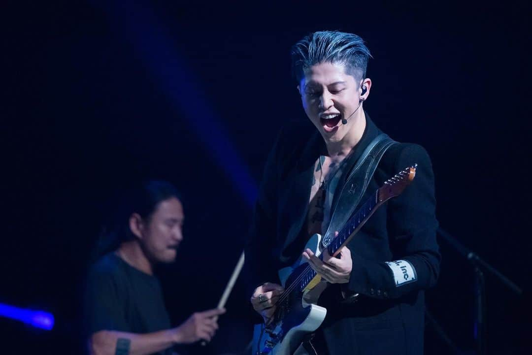 MIYAVI（石原貴雅）さんのインスタグラム写真 - (MIYAVI（石原貴雅）Instagram)「✨８月１０日（土)２３：００～より放送！！NHK SONGS「MIYAVI」詳細発表💥  詳細は公式ホームページより！！放送をお見逃しなく！！ NHK総合『SONGS』 http://www6.nhk.or.jp/songs/ 放送予定：2019年８月１０日（土）総合　２３：００～２３：３０ 再放送：　2019年８月３１日 (土) 総合  １：１０～１：４０（金曜深夜）  Photo Credited to ©NHK 【リリース情報】 MIYAVI NEW ALBUM 💿 NO SLEEP TILL TOKYO 7.24 Release⬇️⬇️ https://umj.lnk.to/miyavi_nsttPR ． 【ライブ情報】 MIYAVI North America Tour 2019 “NO SLEEP TILL TOKYO” . 8/05 - Dallas | Trees 8/06 - Houston | Scout Bar 8/07 - Austin | Come and Take It Live 8/09 - Mexico City | Sala Puebla 8/11 - San Antonio | Vibes Event Center 8/13 - Chicago | House of Blues 8/15 - Detroit | El Club  8/16 - Toronto | Queen Elizabeth Theatre 8/17 - Montreal | Otakuthon Festival 8/19 - New York | Sony Music Hall  8/20 - Philadelphia | Theatre of Living Arts 8/22 - Washington D.C. | The State Theatre 8/24 - Atlanta | The Masquerade ． MIYAVI “NO SLEEP TILL TOKYO” World Tour 2019 . October: EUROPE November: ASIA December: JAPAN ． MYV CREW Exclusive MIYAVI Birthday Live 2019 ． 9月15日(日) 恵比寿 LIQUIDROOM . MIYAVI ファンクラブ ”MYV CREW” 2019年度会員受付中！！ MIYAVI Fan Club“ MYV CREW” 2019 Membership Admission and Renewal Information  ご入会方法は⬇️ http://myv382tokyo.com/myvcrew/about.html ． ． #MIYAVI #NoSleepTillTokyo #NSTT #UnderTheSameSky #DAOKO #千客万来 #SenkyakuBanrai #Diner #ninagawamika #蜷川実花 #MYVCREW #NorthAmerica #USA #CANADA #MEXICO #EUROPE #ASIA #JAPAN #live」8月5日 18時07分 - miyavi_staff