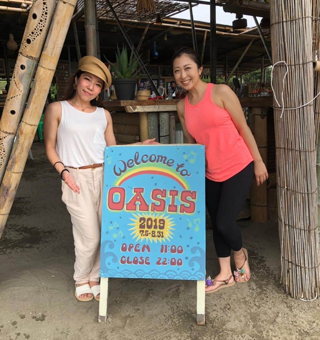 のインスタグラム：「海日和🏖🌻が続いてますね🌞  今週いよいよ葉山 #森戸海岸 の海の家 オアシスさんでビーチヨガ🌿  楽しみでうずうずしてます💓  ビーチヨガの後はゆっくり海の家 オアシスさん @oasis_jahnodebeach でご飯食べて過ごそうと思います🌻 ご一緒できそうな方良かったらー✨✨ オアシスのご飯は身体にも優しく美味しいの😋💓 温かいスタッフの皆様の愛情たっぷりこもったご飯と空間🌿で寛ぎましょう😃  #藤代有希 #ユキ #ヨガ #ヨーガ #yoga #meditation #メディテーション #瞑想 #マインドフルネス #ビーチヨガ #アーシング #葉山 #オアシス #海の家 #beachyoga #ヨガインストラクター #ボディバランストレーナー #lululemon」