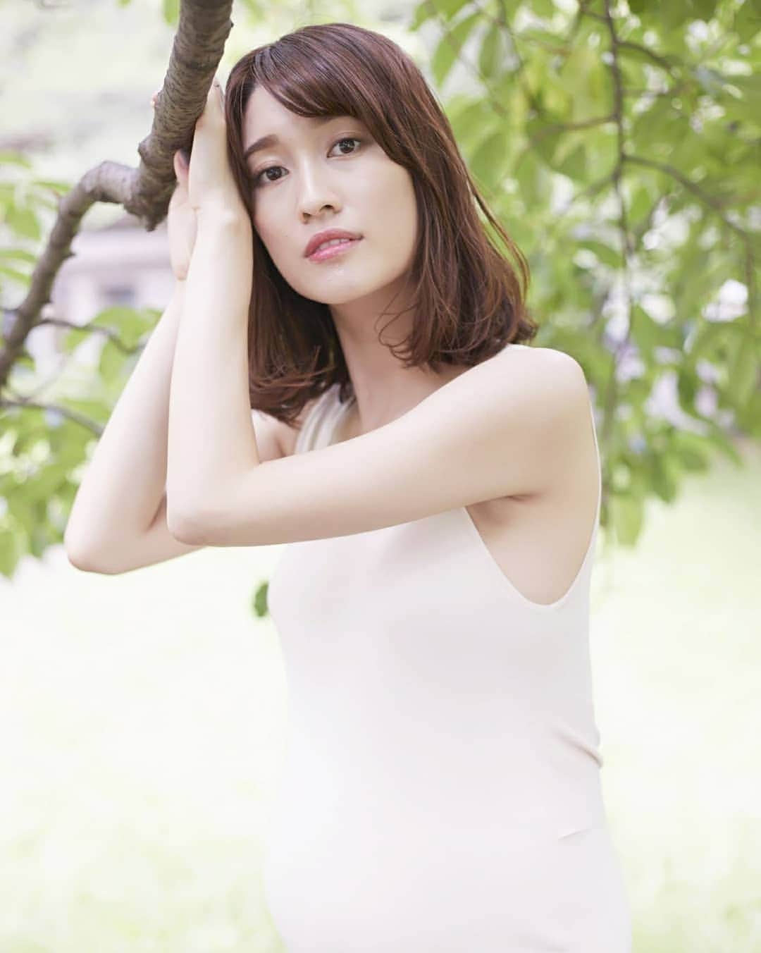 佐川愛果さんのインスタグラム写真 - (佐川愛果Instagram)「まずは、妊娠レポを記録も兼ねて写真３枚目からざっくりまとめました✏(出産前日あたりに病院でまとめたやつw) 興味ない方はスルーしちゃってくださいね🤰  全体を通して思ったのは、３ヶ月目と臨月が一番不調が多かったかな！でも、私は痛みより気持ち悪さのほうが嫌だったので、3～6ヶ月が辛かった！なによりニキビが一向に治らなくて、７ヶ月頃からニキビパッチをたくさん使い始めたんだけど、初期の頃からこれは使っておけば良かったと今更後悔。ニキビパッチはまぢで跡になりにくいから、薬が使えない妊婦さんには本当にオススメ！周りで妊娠中肌荒れしてるひとが少なかったので本当に精神的に辛かった😭インスタで検索しても出てこないし(笑)モデルの仕事に一生戻れないかもとすら思ったよ😭最近はホルモンというより寝不足でニキビ出来たりはあるけど、外的理由なしにあんなに出来ることはまずないです(笑)。 妊娠関係なしにこの韓国のニキビパッチ(写真最後)おすすめなのでぜひ使って欲しい！(笑) 産院でも使ってたら助産師さんにどこのですかって突っ込まれたw 個人的には水色のやつが一番おすすめ！何度リピ買いしたことかw Amazonでポチっとしてるよ☝  長いのか短いのかよくわからなかった妊婦生活！長々と書いたけど、誰かの役に立てればいいなっ🤰皆そうだと思うけど、安心する日なんて１日もなかったし、12週超えると安定期、安定期の次は22週、27週、と色々壁があって毎日不安の日々でした。産まれてからも不安なことばかりで、毎日ググりまくりですがw 今は一ヶ月検診まで、出来る限り母乳だけで体重増やせるよう日々奮闘中です🍼  #マタニティフォト #maternityphoto #妊娠中の肌荒れ #肌荒れ #ニキビパッチ #正産期 #妊婦 #妊娠記録 #妊娠レポ #ぷんにー #ぷんにーらいふ #妊娠37週 #37w1d #妊娠10ヶ月 #臨月 #プレママ #男の子ママ予定 #逆子 #予定帝王切開 #逆子治らず #里帰りしない出産 #マタニティ #マタニティライフ #男の子ママ #令和ベイビー #母乳育児 #2019_summer_baby部」8月5日 18時11分 - aika728sagawa