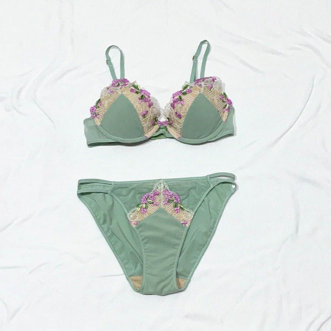 ピーチ・ジョンさんのインスタグラム写真 - (ピーチ・ジョンInstagram)「Sheer-make Fiore Citta bra & Panty ¥3,980＋tax, ¥1,480＋tax Leaf🌿 B-F / 65, 70, 75 S, M, L #peachjohn」8月5日 18時16分 - peachjohn_official