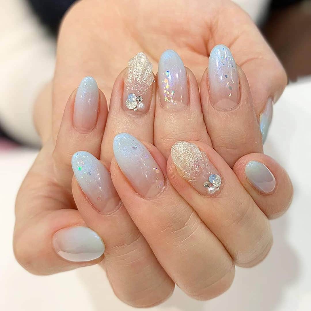 のインスタグラム：「［📷 @nailquick_ebisu］ #ネイルクイック恵比寿店 ・・・ 涼しげシェルネイル💓 . . @nailparfaitgel 08＋ミキシング 119.オーロラエフェクトブルー 🎐 #nail #nailquick #nailartclub #nailart #instanail #naildesign #nails #nailstagram #gelnails #summer #summernails#japanesenailart #shibuya #ebisu #ネイルクイック#ネイルデザイン#ジェルネイル #ナチュラルネイル#トレンドネイル #ネイルブック#恵比寿#恵比寿ネイルサロン#渋谷 #代官山 #美甲 #네일스타그램#夏ネイル#ブルーネイル#シェルネイル」