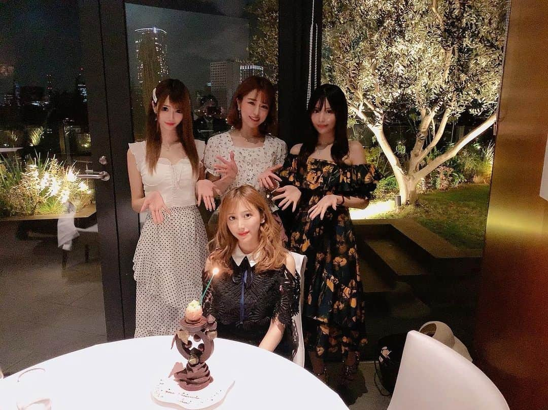 伴かなみさんのインスタグラム写真 - (伴かなみInstagram)「誕生日会の後は飲みに。 楽しいとついつい飲んでしまう(あるある)﻿ そしていつの間にか酔っ払ってる🤷🏻‍♀️🤷🏻‍♀️💥 ﻿」8月5日 18時29分 - k____n.8