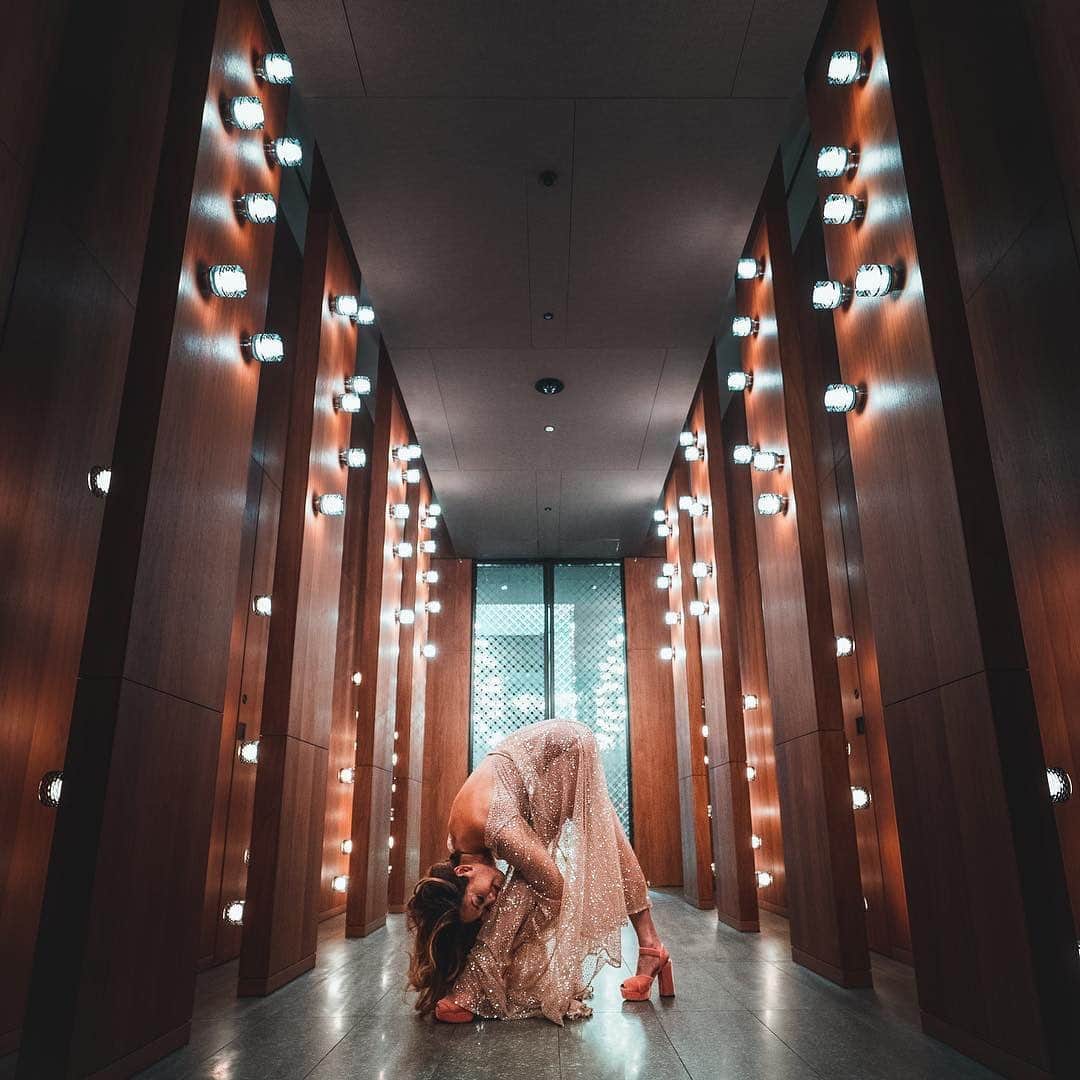 Andaz Tokyo アンダーズ 東京さんのインスタグラム写真 - (Andaz Tokyo アンダーズ 東京Instagram)「Inspired to strike a pose at our kiriko glass lit entrance hall 🔥 📸 Special thanks to @janiceliou @k319w」8月5日 18時29分 - andaztokyo