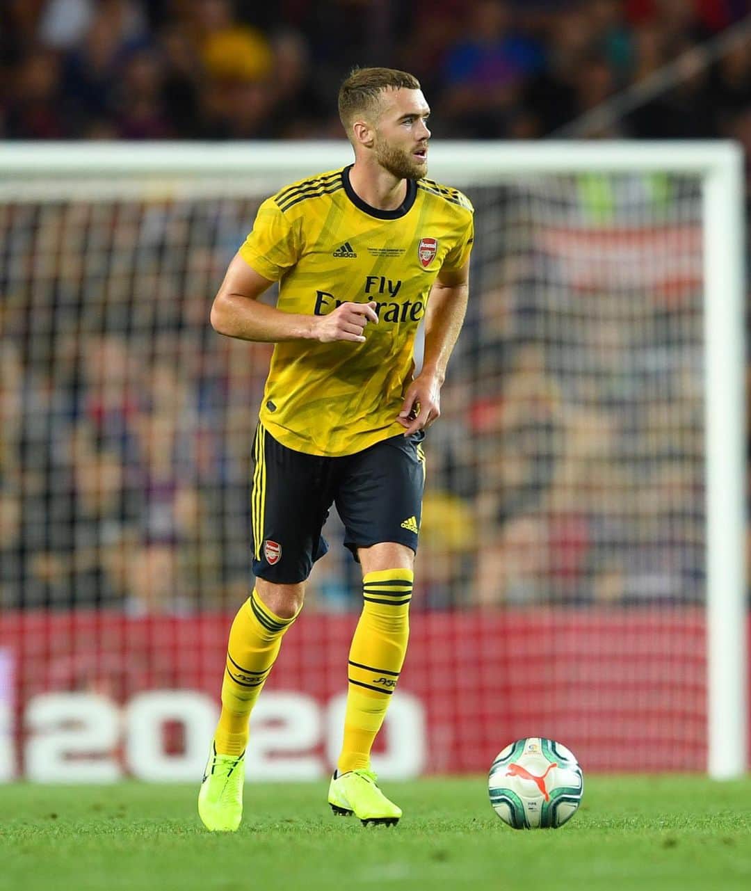 カラム・チャンバースのインスタグラム：「Tough one to take last night against a strong Barcelona at the Camp Nou! Not an easy place to go but we can take lots of positives from the game... Pre season ✅」