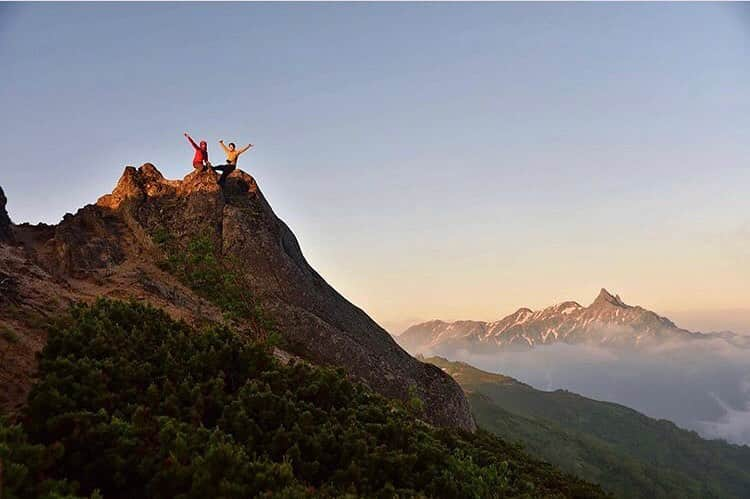 登山*トレッキング*アウトドア『.HYAKKEI』さんのインスタグラム写真 - (登山*トレッキング*アウトドア『.HYAKKEI』Instagram)「みなさんの投稿を見ていると、まだ見ぬ絶景ポイントがあることを思い知らされます。  photo by @pikostagram のこの写真もそんな一枚。 ・ ・ ・ あなたの山の思い出picを#hyakkeime で投稿してください！みんなで素敵なお山ギャラリーをつくりましょー！﻿ ・﻿ ・﻿ ・﻿ #登山好きな人と繋がりたい #登山 #山登り #山歩き #山ガール #登山女子 #山ボーイ #山バカ #landscape #絶景 #日本の絶景 #as_archive #vsco #reco_ig #光と影 #広角 #青空 #sky #自然美 #北アルプス #稜線歩き #燕岳 #槍ヶ岳」8月5日 18時39分 - hyakkei_me