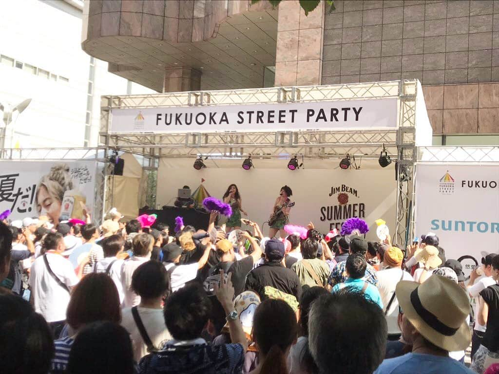 ちゃんまいさんのインスタグラム写真 - (ちゃんまいInstagram)「・ ・ 福岡天神の歩行者天国 「FUKUOKA STREET PARTY」のステージにベッド•インが天使のU・B・U・Gで舞い降りたよ👼 ・ ・ 通りすがりの性徒諸クンも、 ピーカン照りの炎天下の中、2ステージも見守ってくれた性徒諸クンのみんなも、本当に本当にサンクスモニカ♡ ・ 明るいからみんなのHow many いい顔がよぉく見えてたぞ！ （本当に暑かったし、熱かったから、みんなの体調がすこし心パイだったけど…） ・ お外であんなことや、こんなことしちゃって、あさってDANCEするのってタマランチ会長だよね…クセになりそう♡ ・ ・ #ベッドイン #japanese #sexy #idol」8月5日 18時39分 - dakko_shite_cho3