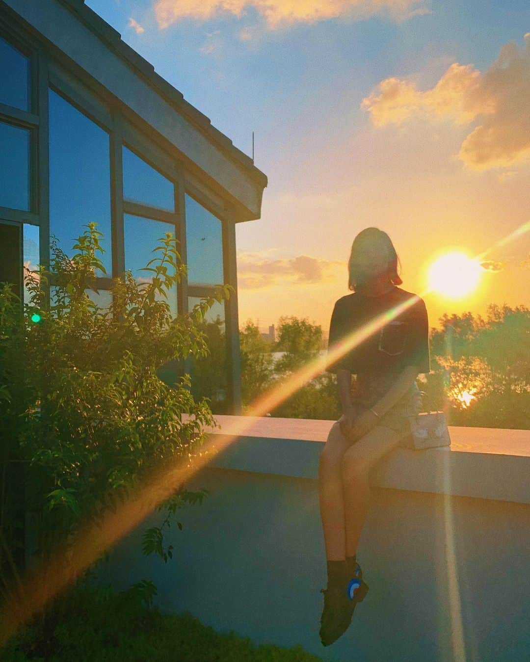 リウ・ウェンのインスタグラム：「Enjoying another sunset ☀️」