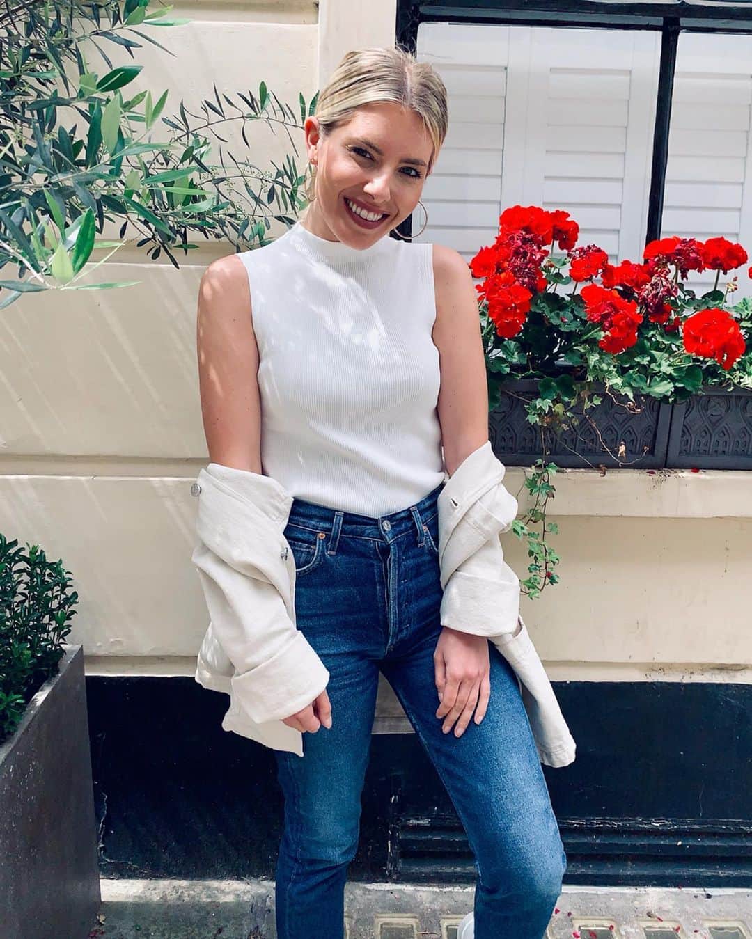 Mollie Kingさんのインスタグラム写真 - (Mollie KingInstagram)「Hello Monday! 😃 What’s your Monday looking like?  #ootd」8月5日 18時34分 - mollieking