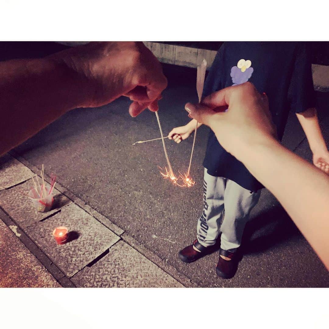 紗栄子さんのインスタグラム写真 - (紗栄子Instagram)「私のおばあちゃんと私🌙✴︎ #線香花火」8月5日 18時37分 - saekoofficial