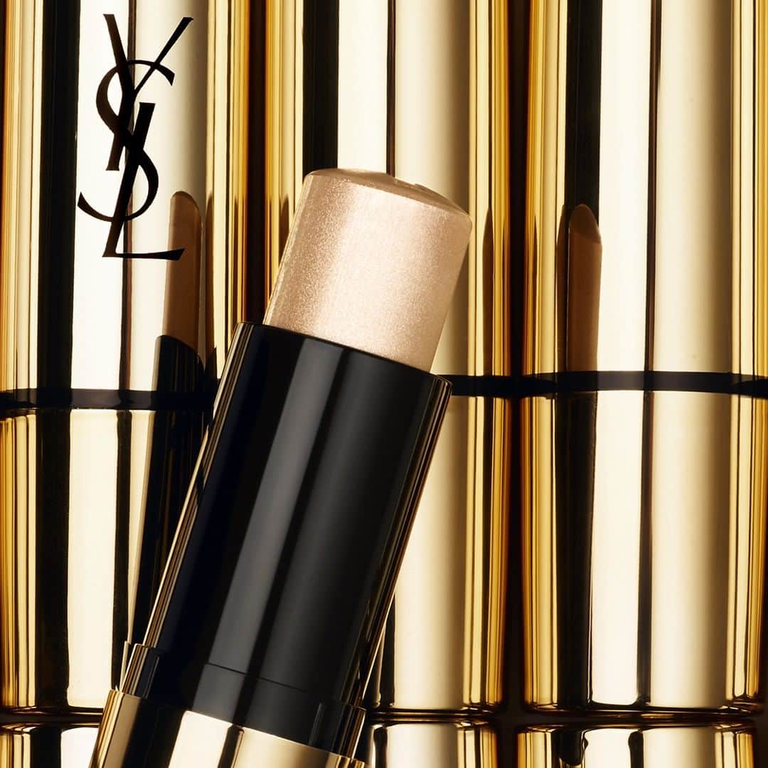 Yves Saint Laurent Beautyさんのインスタグラム写真 - (Yves Saint Laurent BeautyInstagram)「Highlight your best assets with a luxurious stroke of shimmer on the go. TOUCHE ÉCLAT SHIMMER STICK in N°1 LIGHT GOLD #yslbeauty #shimmerstick #highlighter」8月5日 18時40分 - yslbeauty