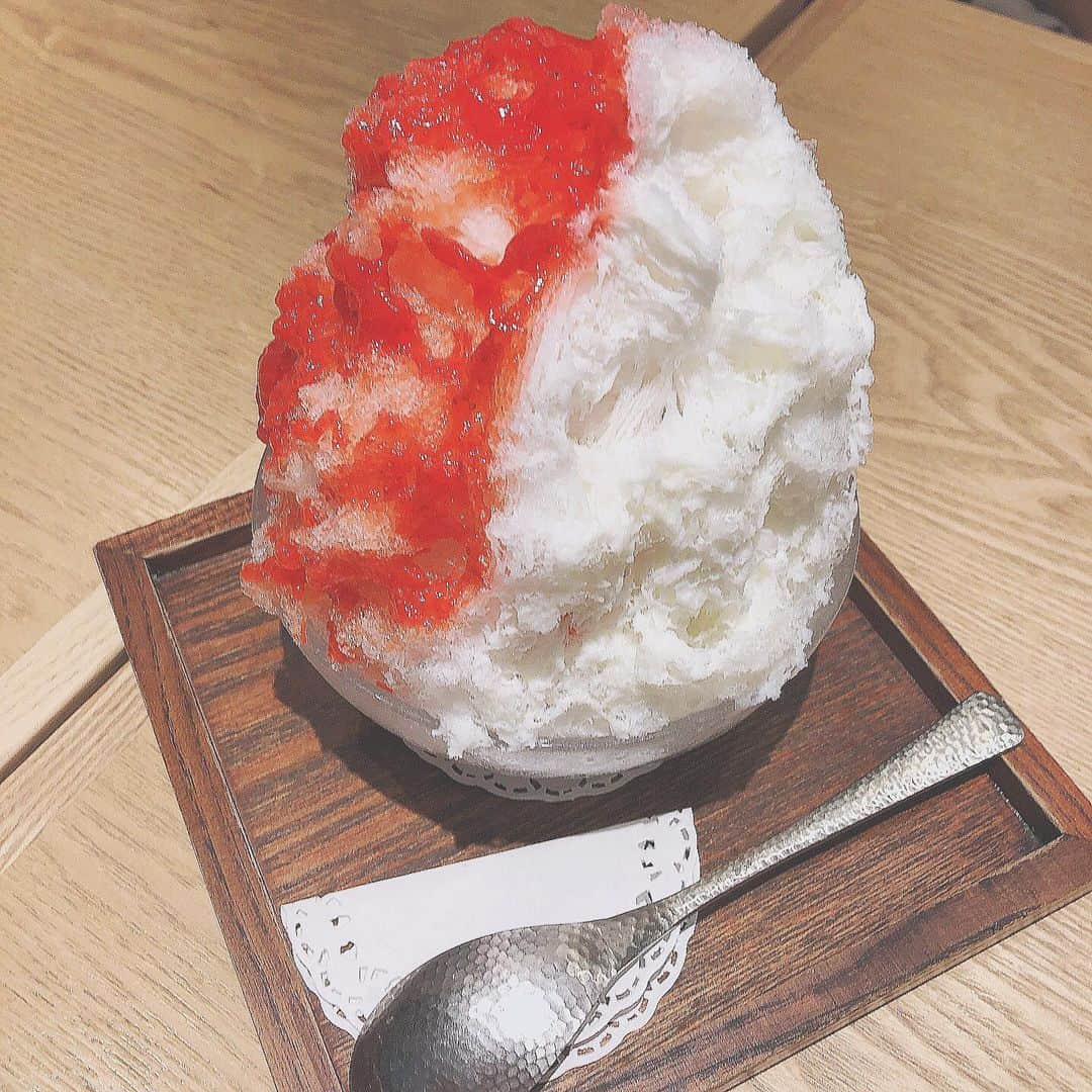 橋本香澄さんのインスタグラム写真 - (橋本香澄Instagram)「. みんなに涼しいをお届け🍧🎐 . #shaved #ice #strawberry #milk  #summer #cool #food #desert」8月5日 18時55分 - _jasmine_tete_