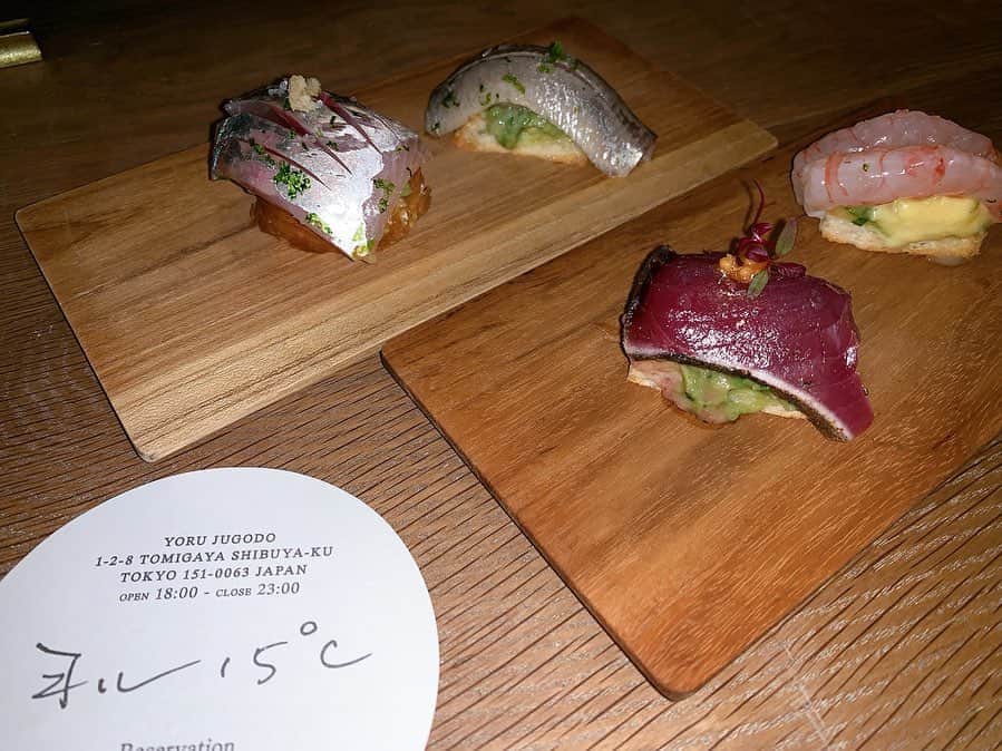 のインスタグラム：「昨日は久しぶりのヨル15℃のパン寿司へ。いつ食べても美味しい🍣🥰勿論パン以外も。4枚目のエビと桃のパスタがすごい✨🦐🍝今日は富士山の方でお仕事だったんだけど、久しぶりに自然がいっぱい🌿目に優しい景色達もとっても気持ち良かった🍞  #パン #パン寿司 #代々木上原 #ヨル15ド #365日 #よるぱん」