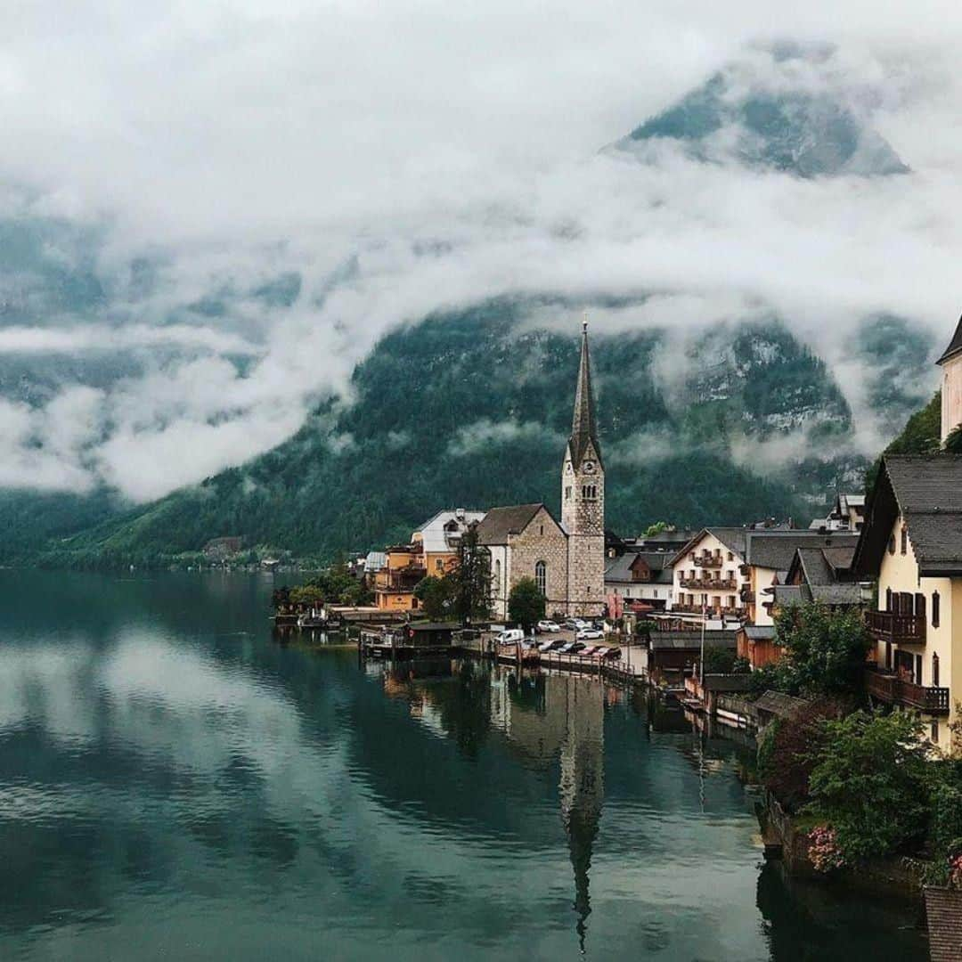 Lonely Planetさんのインスタグラム写真 - (Lonely PlanetInstagram)「Today's #lonelyplanet regram comes from @doctorann000, who grabbed this stunning shot of #Hallstatt, #Austria. -- We love sharing your travel shots! Tag them with #lonelyplanet for a potential feature.」8月5日 19時03分 - lonelyplanet