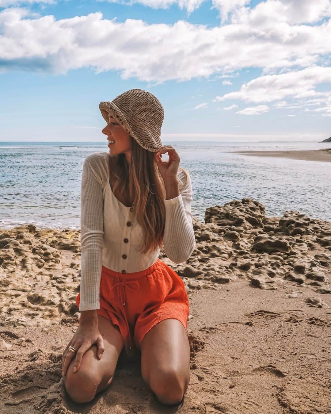 SABO SKIRTさんのインスタグラム写真 - (SABO SKIRTInstagram)「Beach bae @life.with.three living her best life by the sea in our #faebodysuit #saboskirt 🐚🐚」8月6日 6時01分 - saboskirt