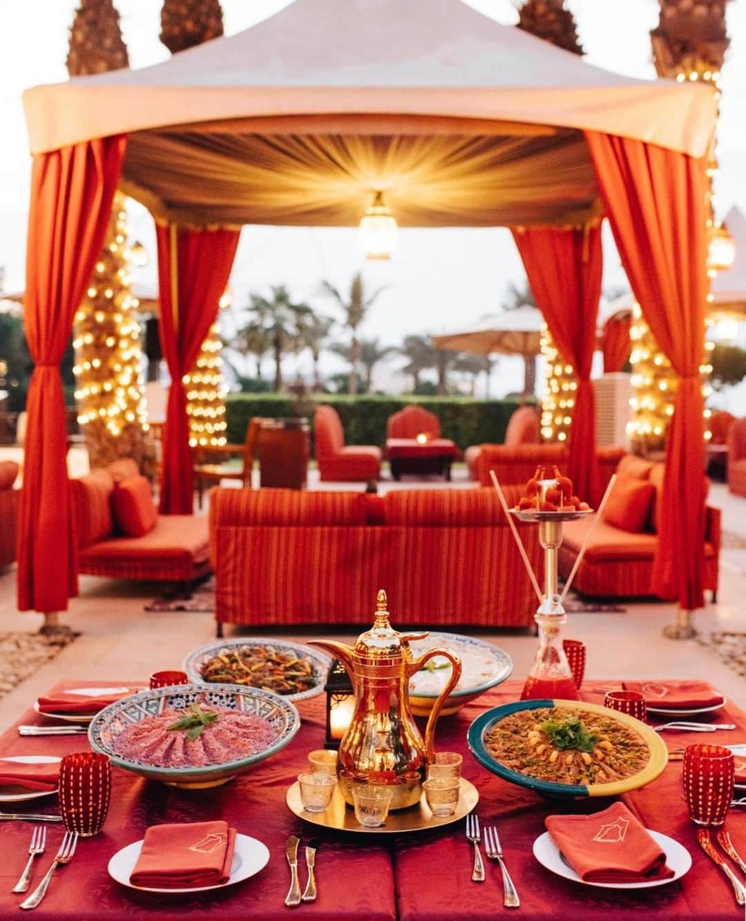 リッツ・カールトンさんのインスタグラム写真 - (リッツ・カールトンInstagram)「Celebrate the journey with delicious discoveries and enchanting evenings. ⁣⁠ ⁣⁠ #Dubai #UnitedArabEmirates #UAE #Celebrators #Restaurant #Dining #Dinner #InstaFood #Enchanting #Magical #Celebration #Delicious #Discover #Journey #Travel #Travelgram #InstaTravel #TravelDiaries」8月6日 6時00分 - ritzcarlton