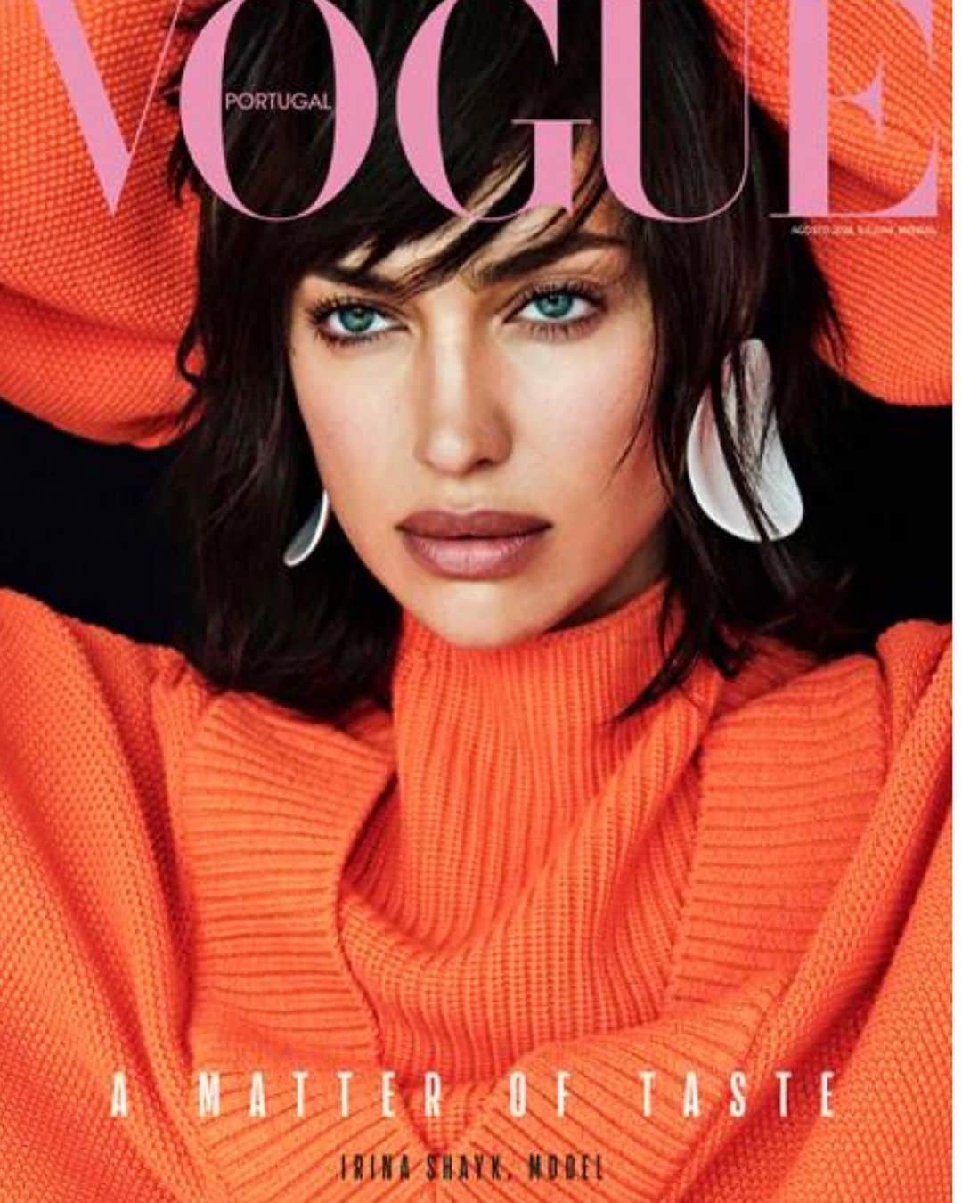 セレステ・バーバーさんのインスタグラム写真 - (セレステ・バーバーInstagram)「IM A VOGUE COVER GIRL! Oh and so is @irinashayk.」8月6日 5時56分 - celestebarber