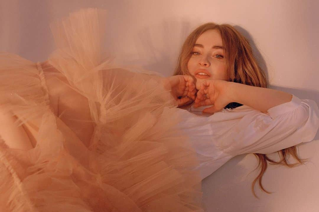 サブリナ・カーペンターさんのインスタグラム写真 - (サブリナ・カーペンターInstagram)「🚺 @refinery29」8月6日 4時29分 - sabrinacarpenter