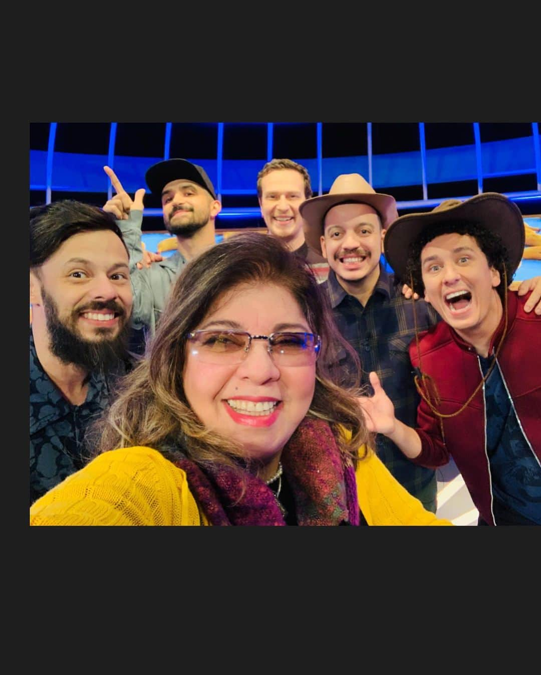 Roberta Mirandaさんのインスタグラム写真 - (Roberta MirandaInstagram)「@aculpaedocabral @comedycentralbr  @rodrigoomarques @nandoviana @othiagoventura @cambota @rafaelportugaloficial  gravei com eles e ri muito」8月6日 4時29分 - robertamiranda