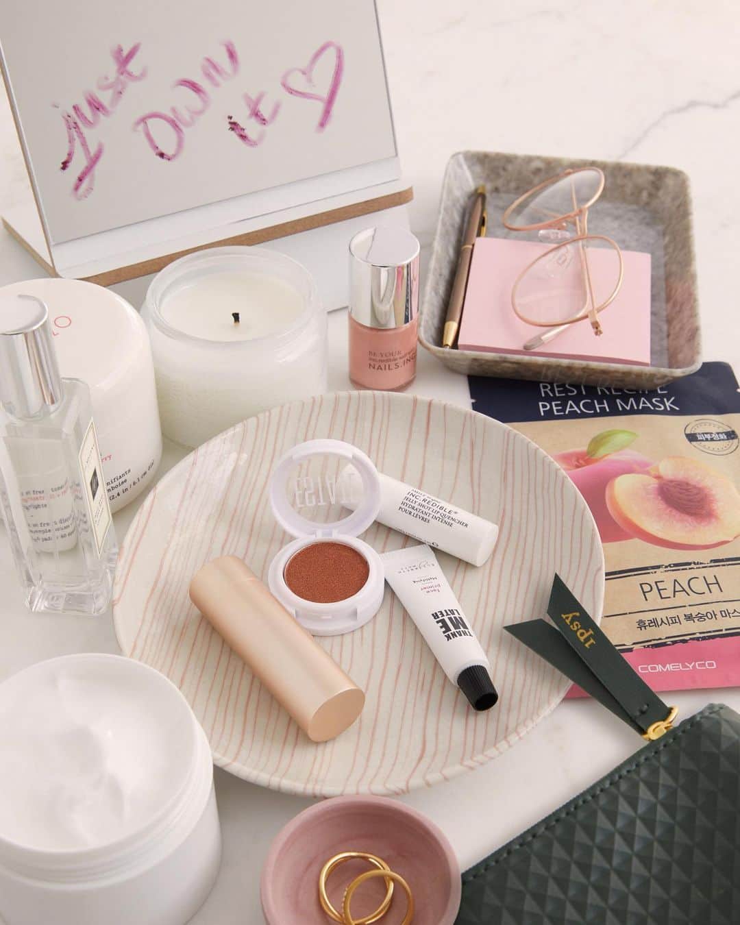 ipsyさんのインスタグラム写真 - (ipsyInstagram)「Need a little Monday motivation? These Glam Bag products will have you feeling beautiful, confident, and ready to own anything today throws at you. || #ipsy #ipsybareyourself  @elizabethmott @nailsinc @estatemakeup @incrediblecosmetics @cupidrop」8月6日 4時35分 - ipsy