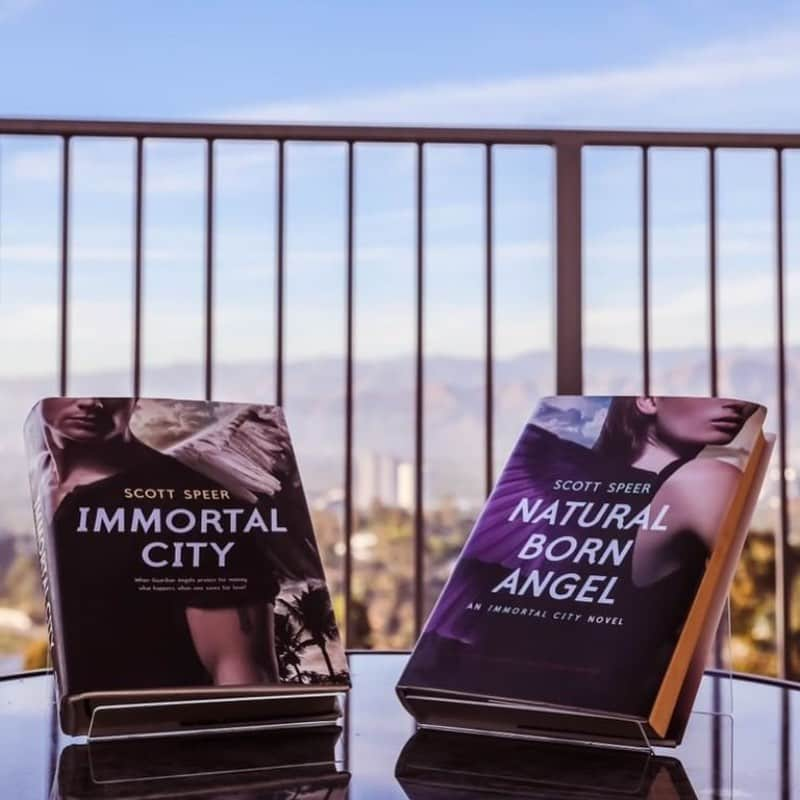 スコット・スピアのインスタグラム：「My Airbnb guest took a cool pic of my books! Thanks!!」