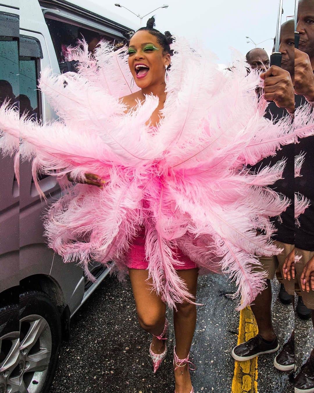 Just Jaredさんのインスタグラム写真 - (Just JaredInstagram)「Rihanna (@badgalriri) wows in a feathered dress while attending the Kadooment Day Parade in her hometown of Barbados! #Rihanna #KadoomentDay #CropOver Photos: Backgrid」8月6日 4時38分 - justjared