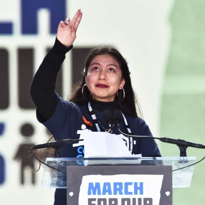 Nia Sioux Frazierさんのインスタグラム写真 - (Nia Sioux FrazierInstagram)「Today’s #rolemodelmonday is Edna Chavez, an intelligent, strong 17 year old from south Los Angeles. She is one of the prominent, young faces that are leading the gun-control #NeverAgain movement. At a young age, she lost her brother in a shooting and faced the hard reality of this being the new “normal” in today’s world. Edna stated, “I learned to duck from bullets before I learned how to read.” Thank you @ed.naaaa for being a leader in this movement and a voice of change for our generation. With the recent tragedies this past weekend, we need people like Edna more than ever.」8月6日 4時50分 - niasioux