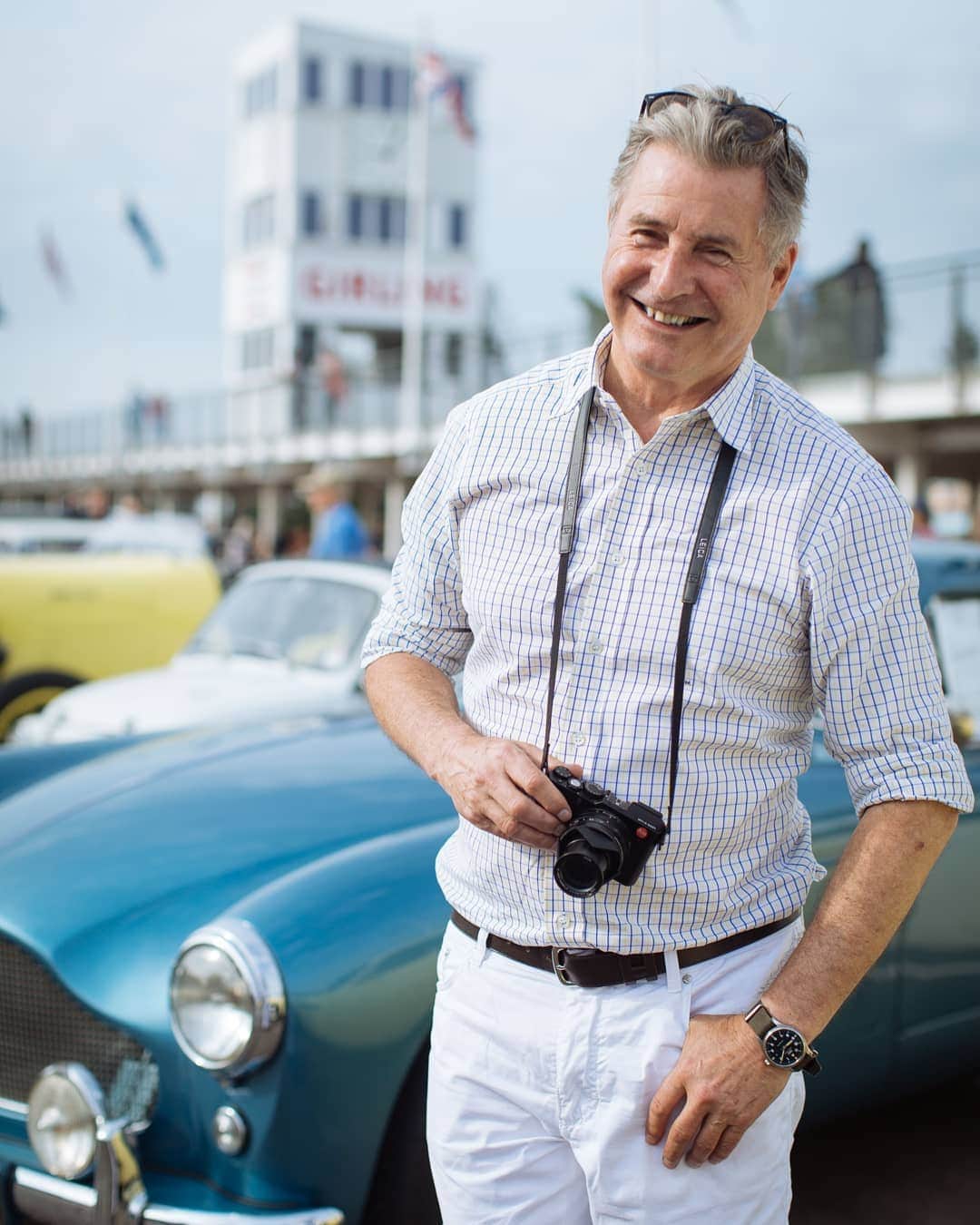 ハケットのインスタグラム：「What a brilliant Sunday morning we had yesterday at Goodwood Breakfast Club. Our excitement was fuelled by an array of classic cars including some stunning Astons, bacon butties, fizz and great company. See you next year! 🚘☕🍾🏁 #goodwoodbreakfastclub #hackett #astonmartin @goodwoodrrc 📸 @samuelmchurchill」