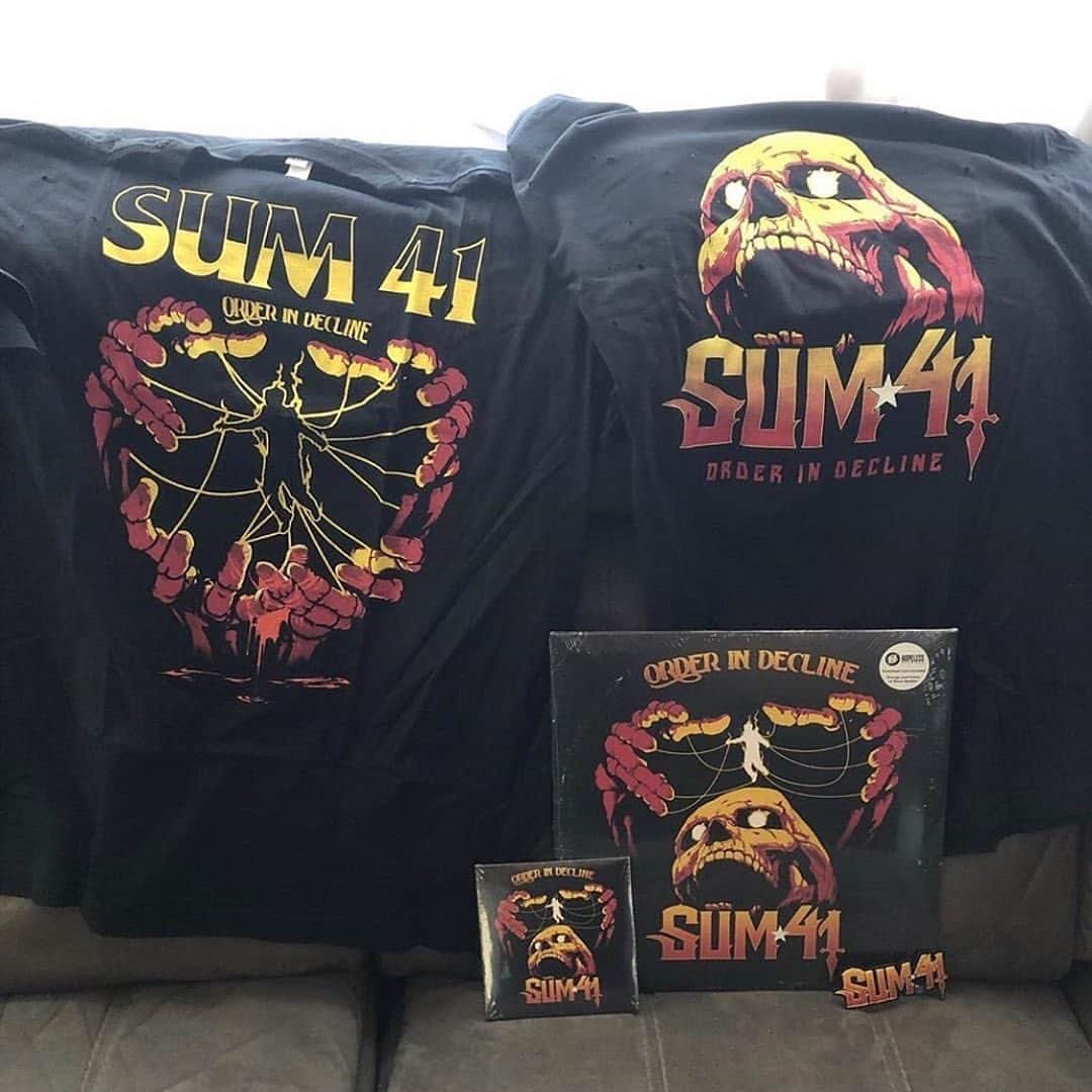 Sum 41さんのインスタグラム写真 - (Sum 41Instagram)「#Repost @deryckwhibley  Thank you for all the love and support for Order In Decline! #sum41family #orderindecline」8月6日 4時53分 - sum41