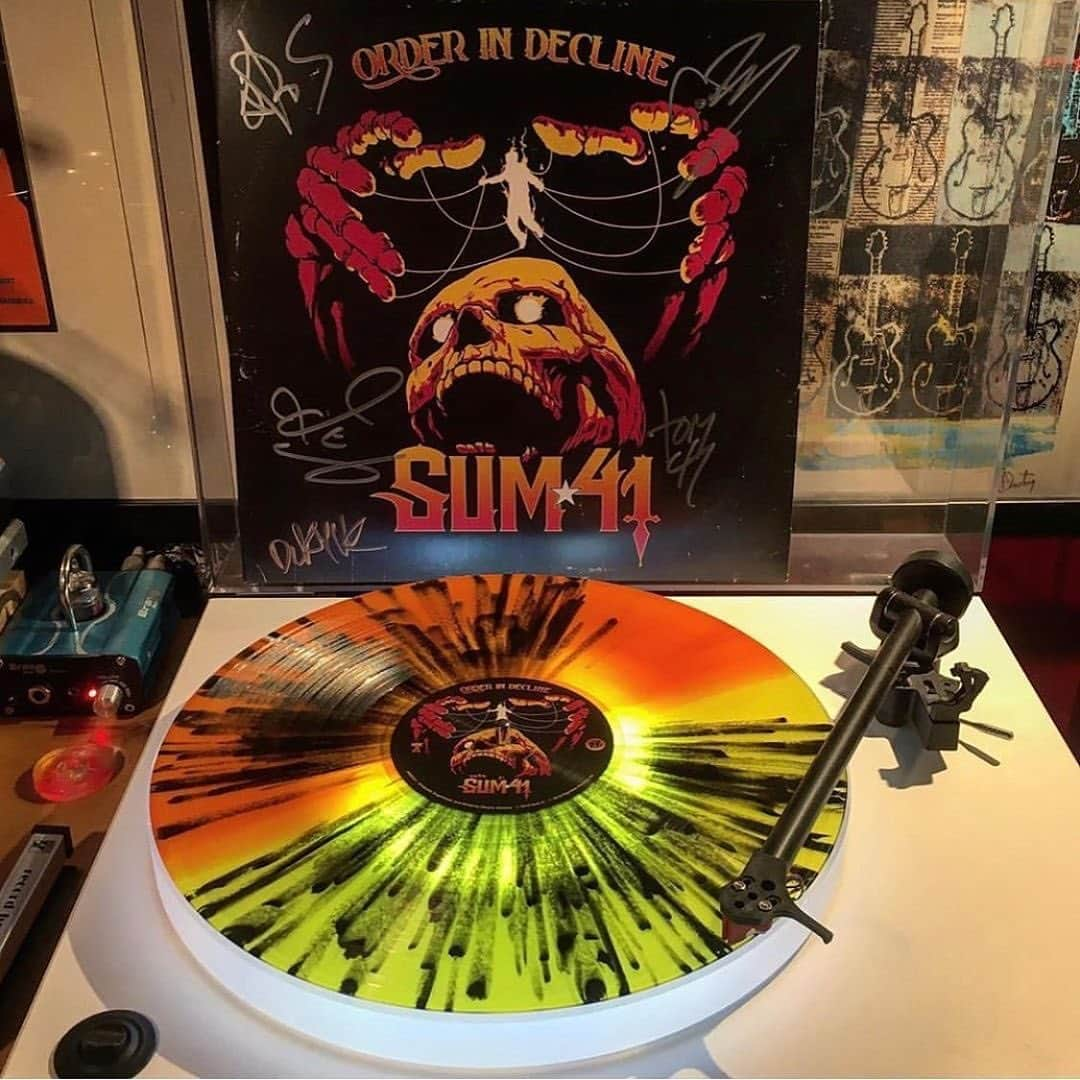 Sum 41さんのインスタグラム写真 - (Sum 41Instagram)「#Repost @deryckwhibley  Thank you for all the love and support for Order In Decline! #sum41family #orderindecline」8月6日 4時53分 - sum41