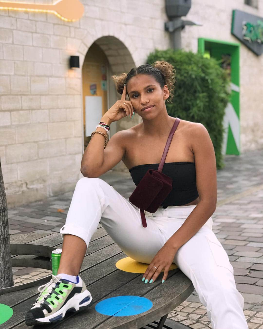 ファニー・ペルティエのインスタグラム：「Summer on Paris💚 @puma  #backtotracktomorrow #timeoff」