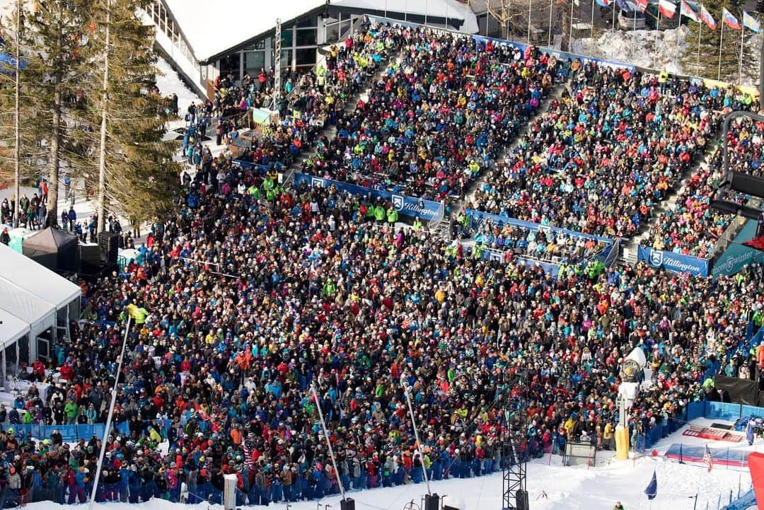 ミカエラ・シフリンさんのインスタグラム写真 - (ミカエラ・シフリンInstagram)「Guess what?! It’s time to mark your calendars - one of my favorite races on the @fisalpine calendar (@killingtonmtn‼️) is back Thanksgiving weekend, and tickets go on sale August 21 at 9am for the 2019 HomeLight Killington Cup. As always - general admission is FREE. I love competing at Killington...the fans are amazing and it’s the only opportunity we have to compete in front of family and friends, so it’s special!!👏🤗🎉 📷: @anseldickey/@sia_nordic  #beastworldcup」8月6日 5時03分 - mikaelashiffrin