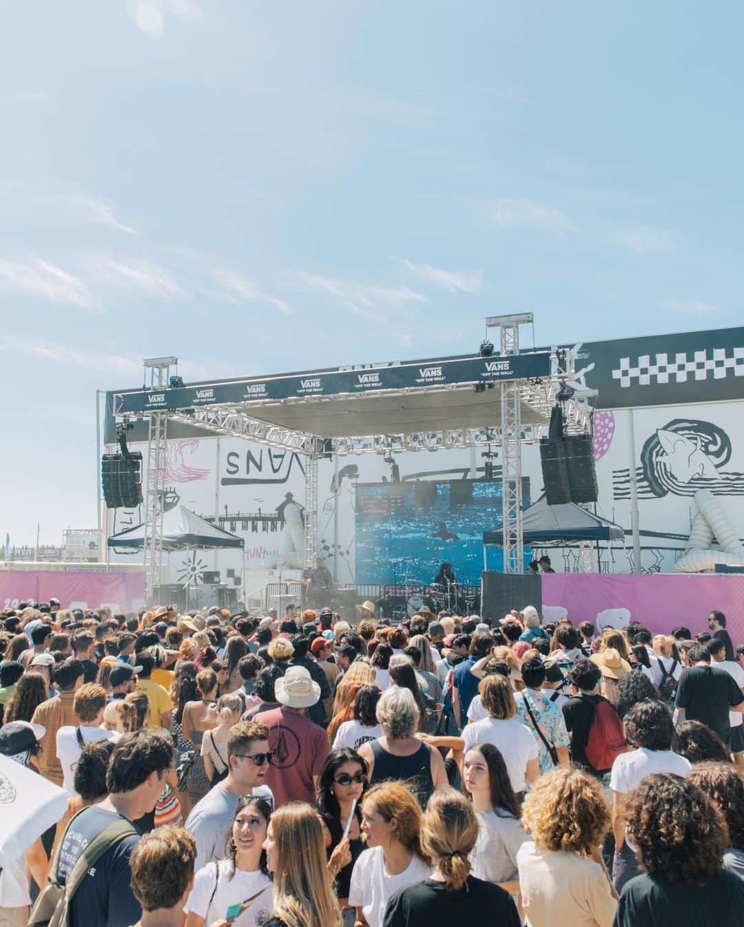 vansさんのインスタグラム写真 - (vansInstagram)「That's a wrap on the 2019 Vans US Open of Surfing! Head to vansusopenofsurfing.com to see all the highlights you might have missed including surf, skate, BMX, and music! 📷: @CelinaKenyon」8月6日 5時25分 - vans