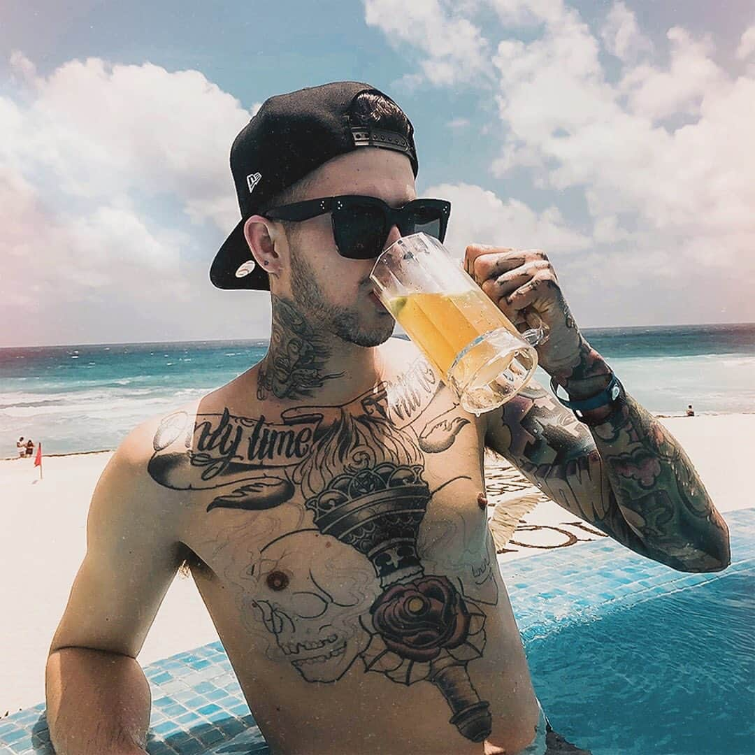 T・ミルズさんのインスタグラム写真 - (T・ミルズInstagram)「What i wish i was doing vs what I’m really doing」8月6日 5時29分 - travismills